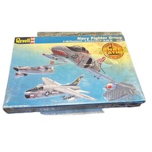 Revell F-4B Phantom II 1:72‎ Scale Navy Fighter Group Model Kit Vintage New